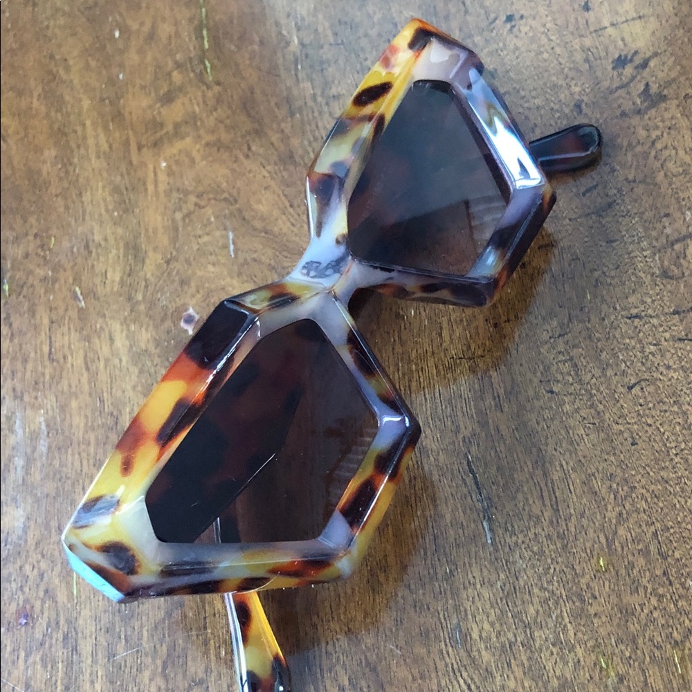 Tortoise Shell Geometric Retro trendy Sunglasses - Picture 3 of 8